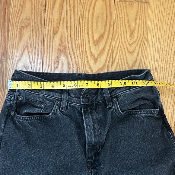 COS - COLUMN STRAIGHT-LEG JEANS - Picture 3 of 8